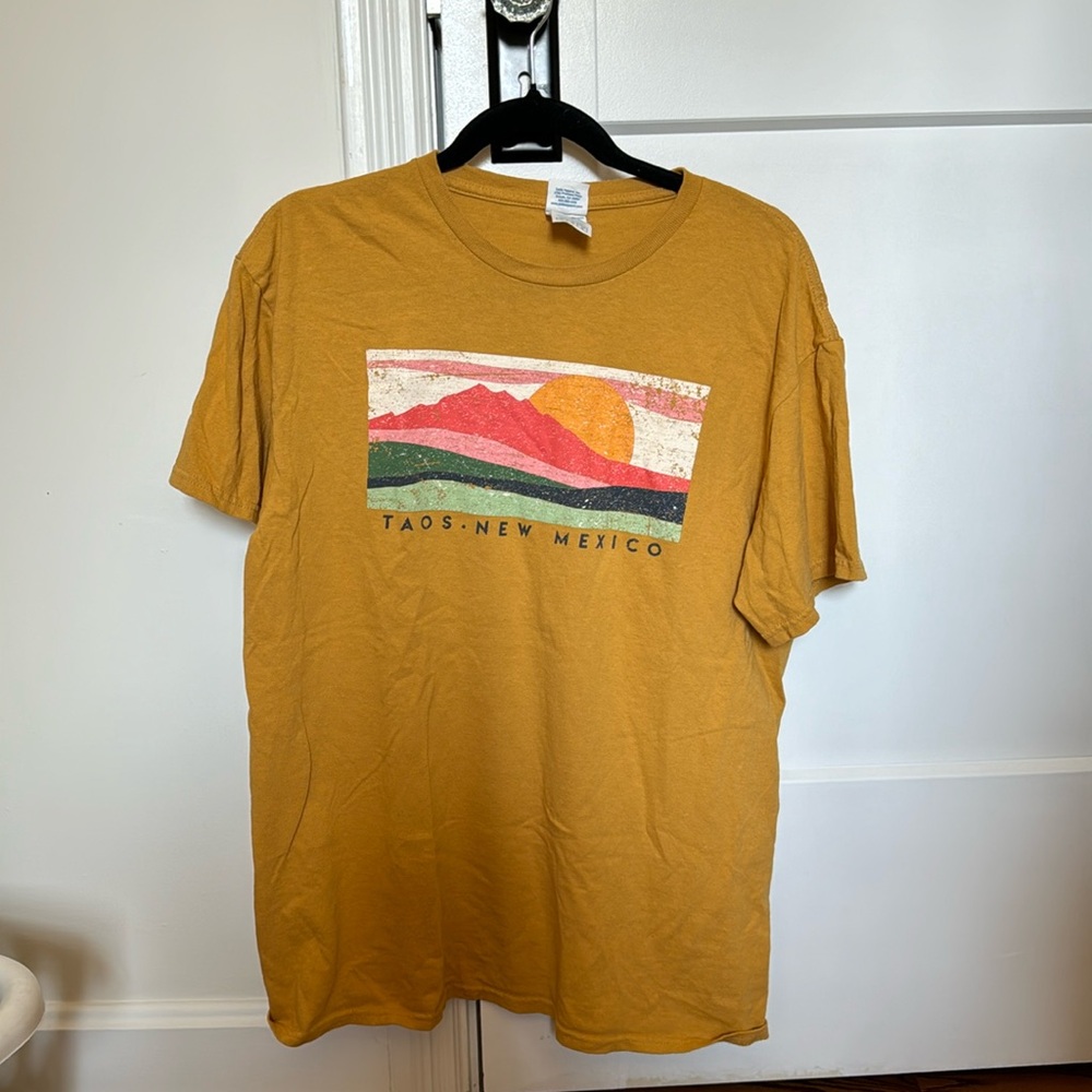 Taos, New Mexico graphic tee - large